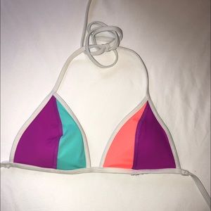 Multi color triangle top